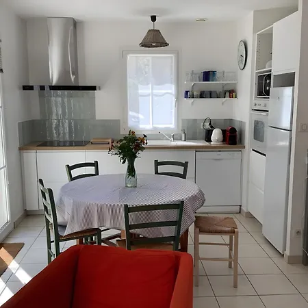 Holiday home Petit Havre De Paix En Bord De