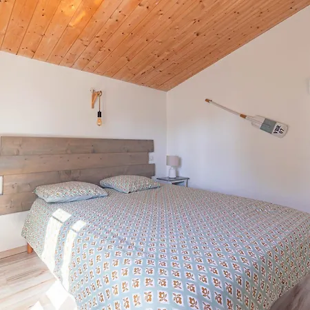 Holiday home Petit Havre De Paix En Bord De *
