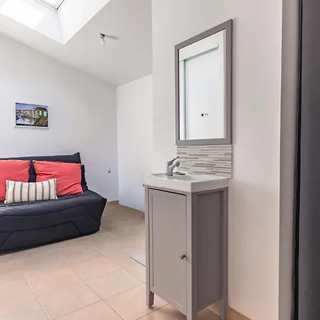 Holiday home Petit Havre De Paix En Bord De *