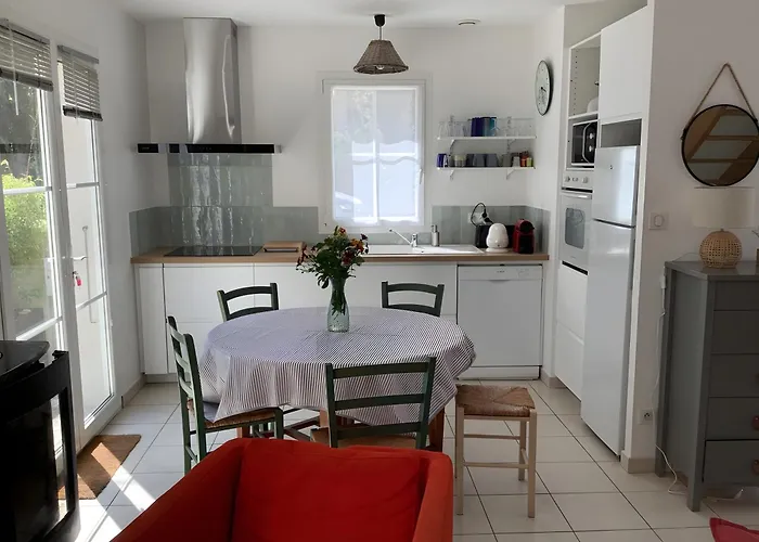 Holiday home Petit Havre De Paix En Bord De